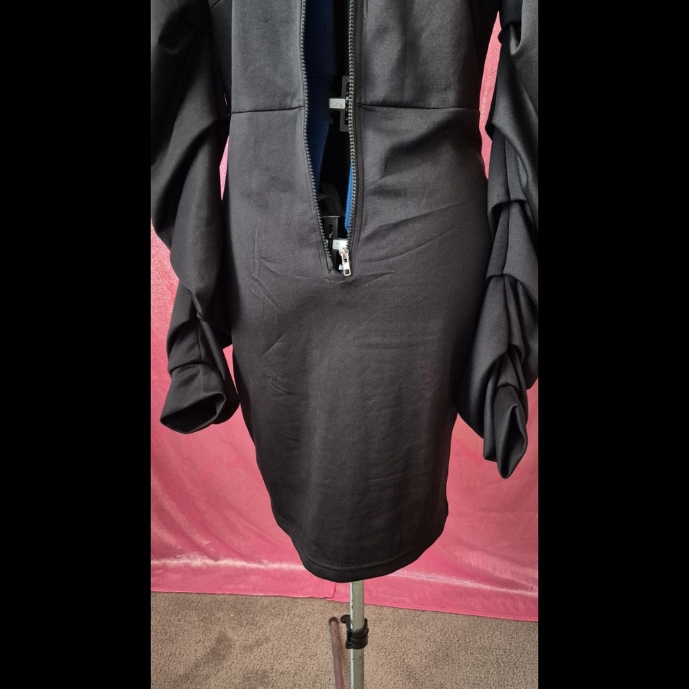 🆕️ LISTING!! COLD SHOULDER DRAPED SLEEVES MINI DRESS - Picture 9 of 10